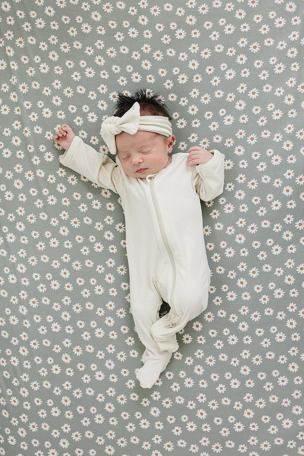 Light Green Daisy Bamboo Stretch Crib Sheet